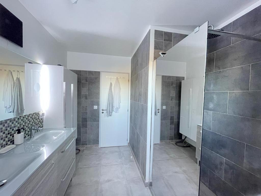 Villa Avec Piscine Кюэр Экстерьер фото